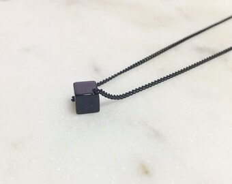 ブラックオニキスキューブネックレス：シンプルな6mmの天然石 