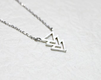 Three Triangle Arrow Necklace, Triple triangle pendant, Inverted Triangle, Gift for mom, Gift for Friend, Wedding Gift, Gift idea - S2332-1