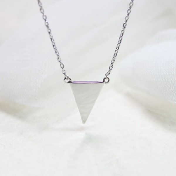 Silver inverted Triangle Arrow Necklace, Simple triangle necklace, Gift for mom, Gift for Friend, Wedding Gift, Gift idea - S2337-1