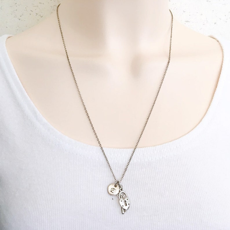 style vintage mignon mini serrure et collier de clé, Collier clé et serrure en argent, Cadeau pour maman, Cadeau pour ami, Cadeau de mariage, Idée cadeau S2069 image 8