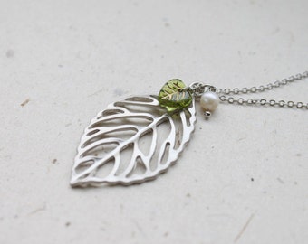 Rhodium Plated Leaf and Pearl Necklace, Glass Pendant, Nature jewelry gift, Bridesmaid Gift -2128