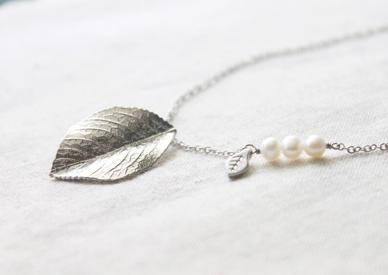 Modern Leaf Pearl Necklace, Long Chain Necklace for women, Natural leaf pendant, Nature jewelry gift, Gift Idea, Bridesmaid Gift S2035 image 3