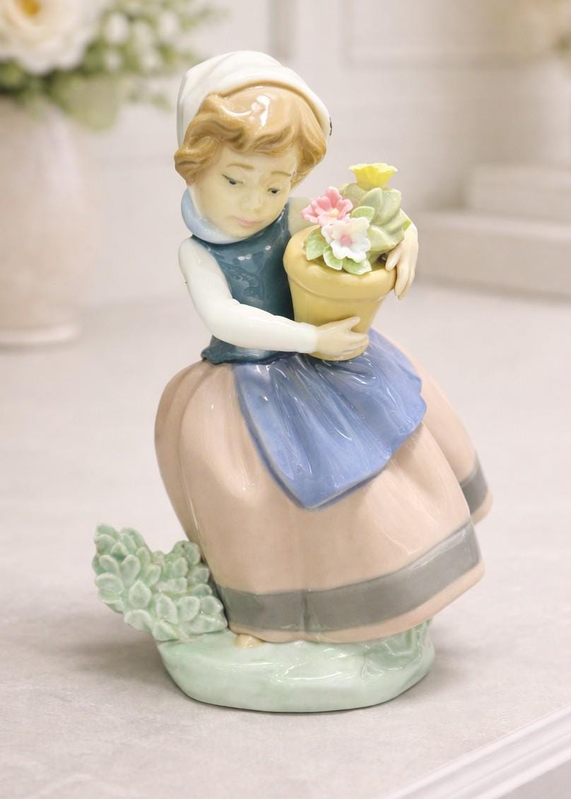 Lladro Girl Holding Flowers - Etsy