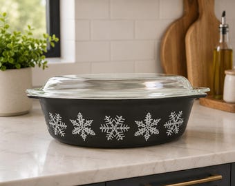 Vintage Pyrex Black Snowflake Casserole Dish 045 2 1/2 Qt w Lid, Large Size