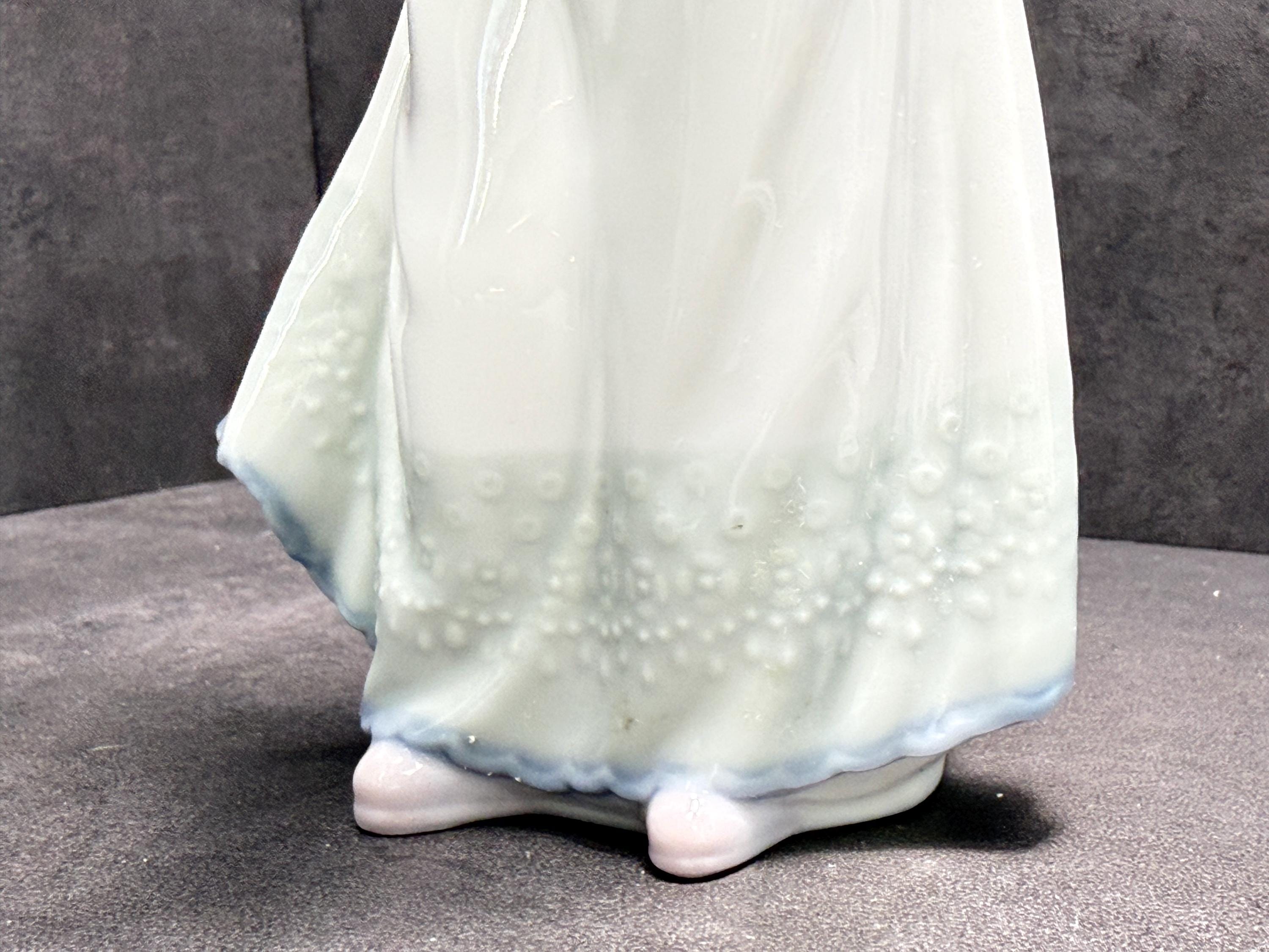 Lladro Happy Birthday Girl With Cake #5429 Retired Porcelain