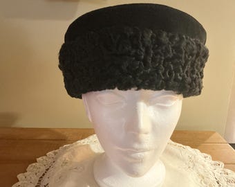 Vintage Black Persian Lamb Fur & Suede Pillbox Hat ,Made in Quebec Canada ,Size 21 inches