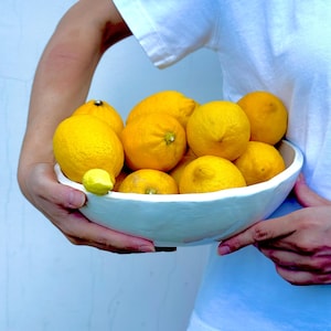 Handmade White Ceramic Bowl with Lemon Detail,Mediterranean Inspired Fruit or Serving Dish,Minimalist Glazed Pottery,Gift idea,Fruit Bowl