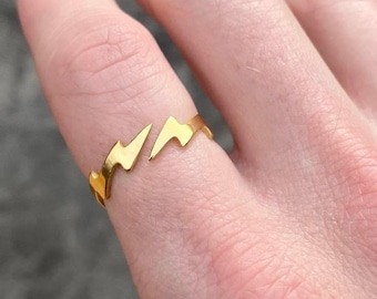 Lightning Bolt Ring, Minimalist Gold Ring, Adjustable Zigzag Ring, Modern Stackable Ring, Geometric Statement Ring, Everyday Jewelry