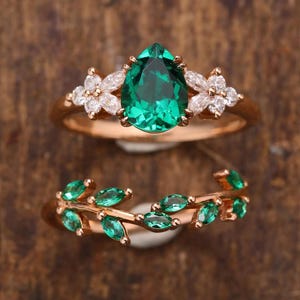 Pear Shaped Emerald Ring Set Rose Gold, Wedding Ring Set, Green Gemstone Ring, Diamond Engagement Ring, Vintage Bridal Set