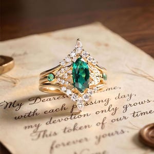 Marquise Emerald Ring Set Gold, Vintage Bridal Set, Diamond Halo Engagement Ring, Green Gemstone Ring, Nature Inspired Wedding Set