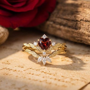 Gold Leaf Ring Set with Red Heart Gemstone, Vintage Bridal Ring Set, Nature Inspired Engagement Ring, Unique Wedding Set
