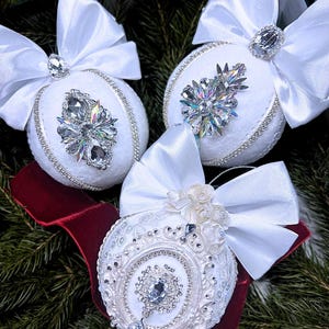 White Christmas Ornament Ball – Handmade Holiday Decoration | Unique Eco-Friendly Christmas Tree Bauble