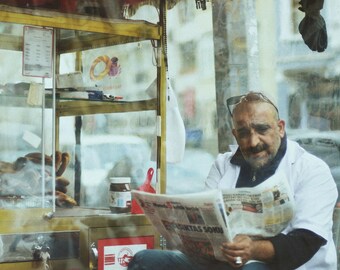 Türkischer Simit Verkäufer Kunstdruck: Zeitungsstand Szene