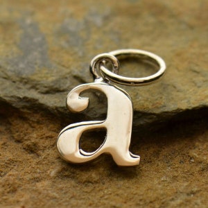Dije de plata de ley con letra 'a' de máquina de escribir minúscula de 16x8 mm - 1 pieza Dijes brillantes de alta calidad con descuento del 10% (6019)/1