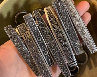 Pinzas para el cabello grandes de acero inoxidable con diseño de cuchara misteriosa hecha a mano - Joyería floral