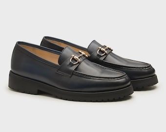 Mocasines de cuero azul marino para hombre, hechos a mano con detalle de herradura: Zapatos de vestir italianos