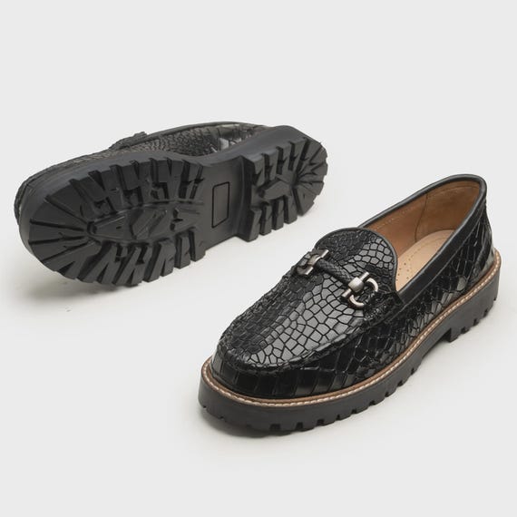 Handmade Crocodile Embossed Leather Loafers: Men's Black Formal