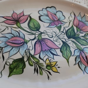 Vintage handbemalte Blumen Serviertablett aus Keramik