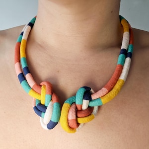 Farbblock-Statement Knoten Halskette