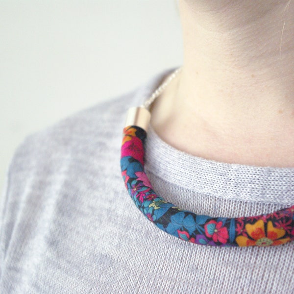 Collier à gros imprimé floral Liberty