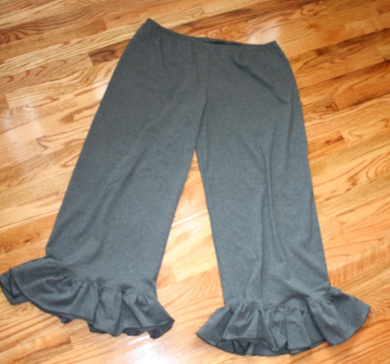 womens ruffle capris