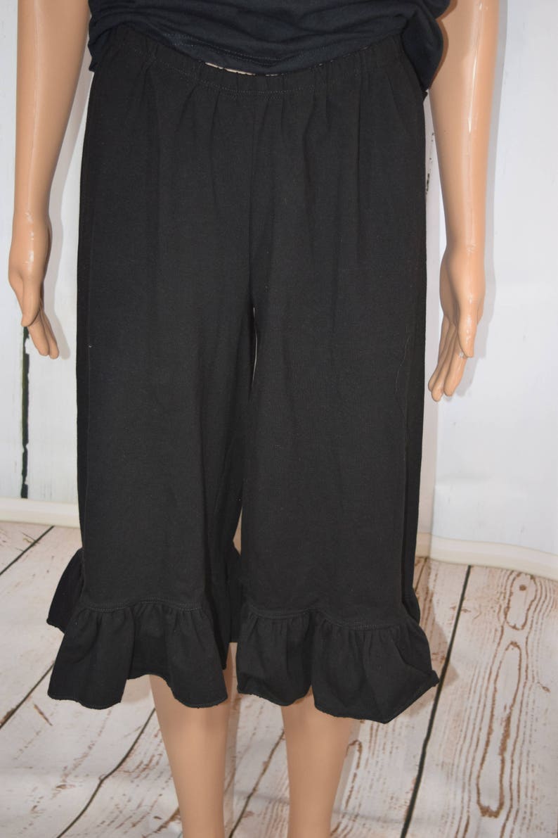 womens ruffle capris