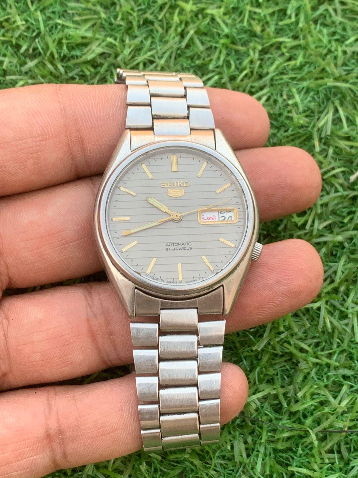 Vintage Seiko 5 Automatic 21 Jewels Stainless Steel Men Wristwatch