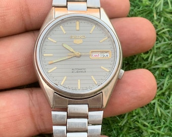 ORIGINAL SEIKO 5 Automatic 21 Jewels Day Date Japanese Wrist