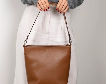 Personalized Leather Shoulder Bag for Women – Full Grain Zip Handbag with Suede Lining