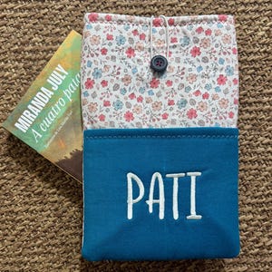 Personalized book cover with name or initial and pocket | Padded book case | Reader gift