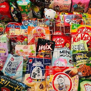 2 lbs Asian Snack Box | Curated and Handcrafted Gift for Parties & Seasonal Occasions