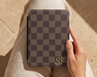 Personalisierte Schachbrett Kindle Hülle | Benutzerdefinierte Initialen / Name | Passend für Paperwhite 7" | Trendiges Monogramm Leser Geschenk | Fashion Bücherwurm Accessoire