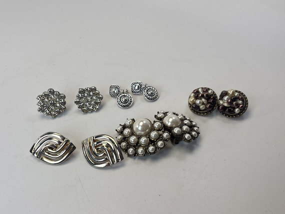 Vintage Fashion Costume Jewelry Lot Assorted Clip On Earrings Retro Sparkles