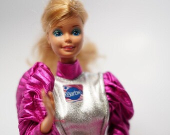 Lot De Vêtements Vintage Barbie - Thèmes Rockers, Astronaute, Gym - Occasion