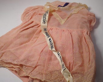 Vestido vintage para muñeca Winnie de plástico duro de 24"