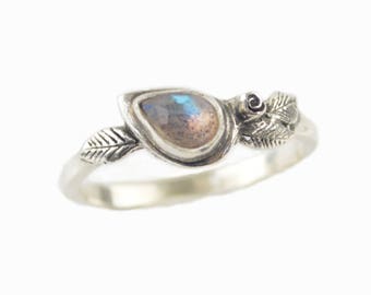 Labradorite Ring - Sterling Silver Labradorite Ring - Rose Ring - Nature Jewelry - Floral Ring - Silver Leaf Ring - Silver Labradorite Ring