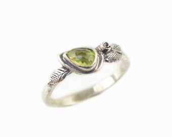 Peridot Ring - Sterling Silver Peridot Ring - Rose Ring - Nature Jewelry - Floral Ring - Silver Leaf Ring - Nature Inspired Ring