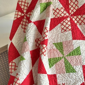 Made To Order Christmas Pinwheel Quilt / 3 sizes