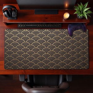 Alfombrilla de escritorio Seigaiha dorada y negra, elegante alfombrilla de ratón con estampado de olas japonesas, alfombrilla de ratón extendida, decoración estética para el espacio de trabajo, regalo de oficina