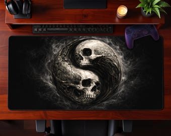 Alfombrilla de escritorio con calaveras místicas y equilibrio Yin Yang, alfombrilla de ratón de fantasía oscura, regalo único para el espacio de trabajo de los gamers.