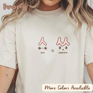 Minimalistisches koreanisches T-Shirt im Pastell Kawaii Hangul Design