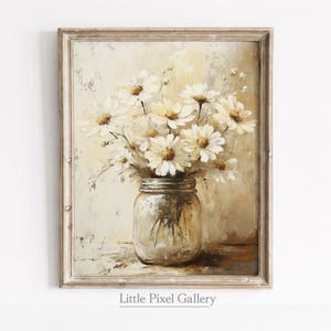 Könnte beinhalten: Gerahmtes Gemälde mit weißen Gänseblümchen in einem Glas. Das Kunstwerk hat eine Vintage-Ästhetik mit einer neutralen Farbpalette aus Creme, Beige und Braun. Das Gemälde ist mit "Little Pixel Gallery" signiert.