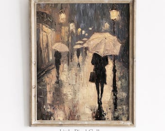 Könnte beinhalten: Ein Ölgemälde zeigt eine regnerische Straßenszene bei Nacht. Silhouetten mit Regenschirmen gehen eine nasse, reflektierende Straße entlang. Das Kunstwerk weist warme, gedämpfte Töne auf, wobei Straßenlaternen die Szene beleuchten. Das Gemälde ist gerahmt.