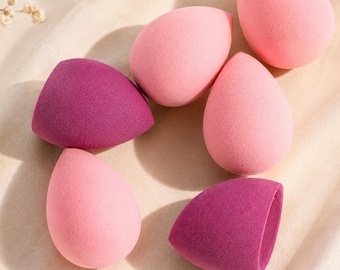 Set van 6 make-upsponsjes. Beauty Blenders in roze en braambessenkleur voor foundation, concealer en contour. Beautyaccessoires