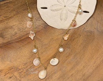 Naszyjnik z pereł muszlowych z wypełnieniem złotym Laurel – Coastal Beach Jewelry (16 cali)