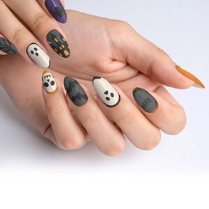 Ghostly Glamour Haunts Press-On Nails