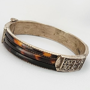 Brazalete antiguo de plata y carey de Sri Lanka / Brazalete articulado con grabado en espiral