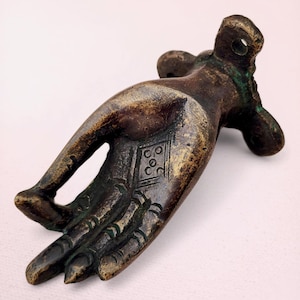 Poignée de porte manuelle mudra en laiton | Quincaillerie de poignée de porte bouddhiste népalaise vintage