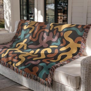 Keith Haring Style Woven Blanket, Colorful Dance Figure Throw, Pop Art Inspired Tapestry, Bold Modern Blanket, Funky Gift for Art Lovers0022 immagine 1