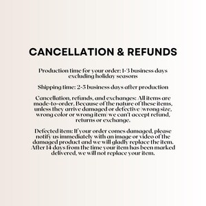 Pu&ograve; includere: Testo su sfondo color crema con la scritta "CANCELLATION & REFUNDS". Dettagli sui tempi di produzione e spedizione, e sulle politiche di reso e cambio. Il testo &egrave; in un carattere pulito, senza grazie.